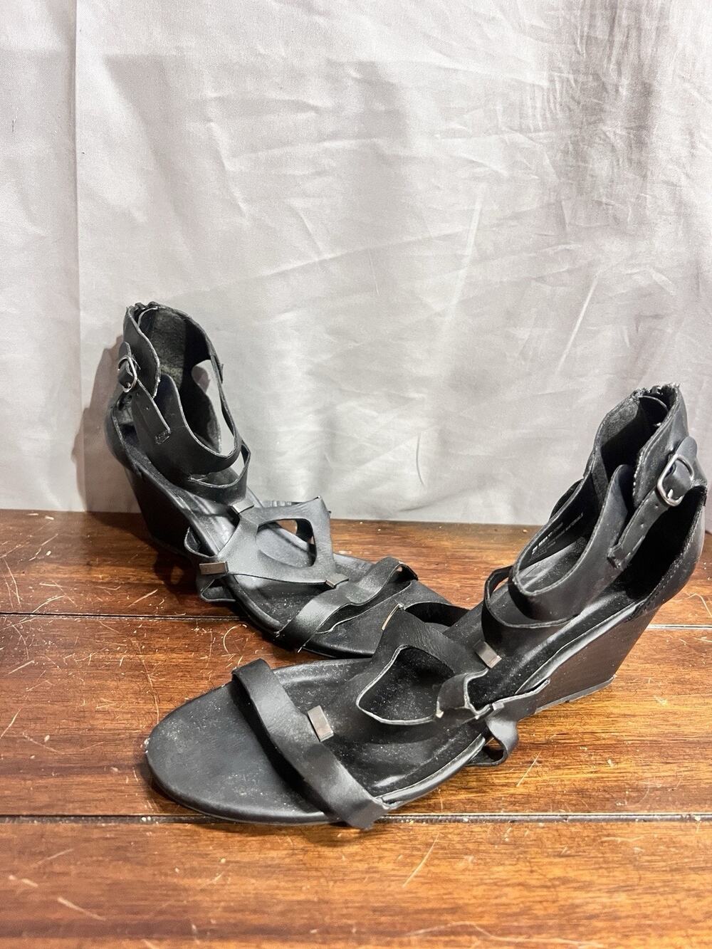 XOXO black faux leather strappy wedges Size 9 TG2035